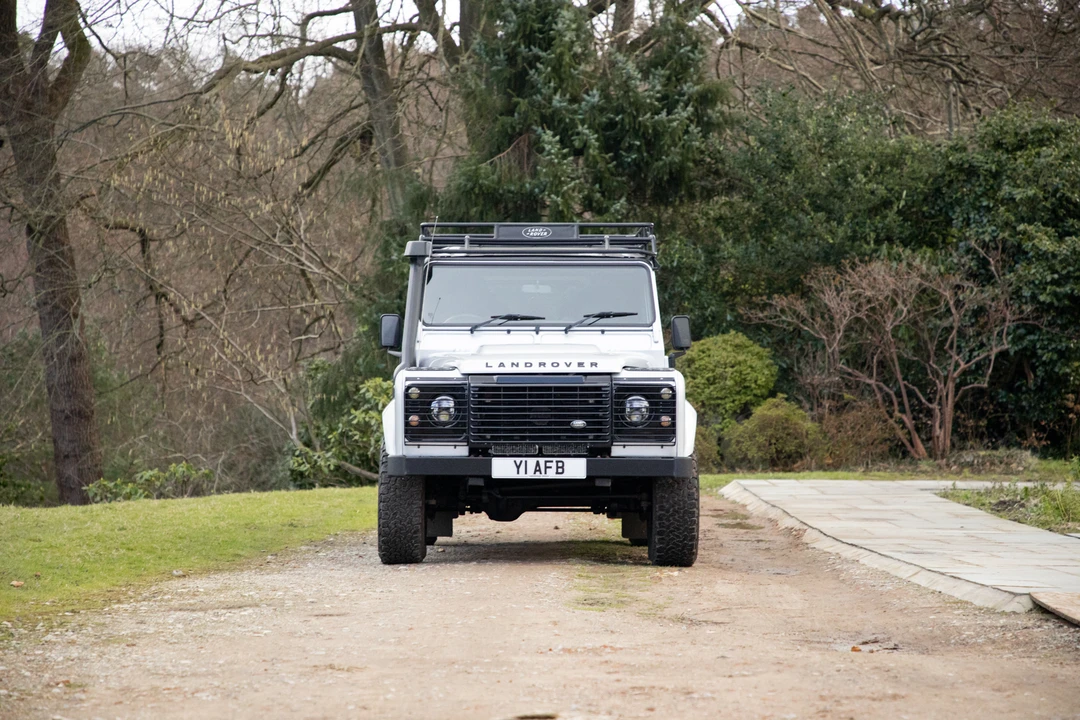 2016 Land Rover Defender 90 - Image 3 of 31