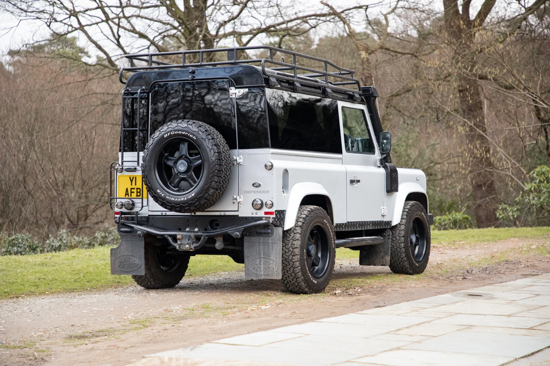 2016 Land Rover Defender 90 - Image 15 of 31