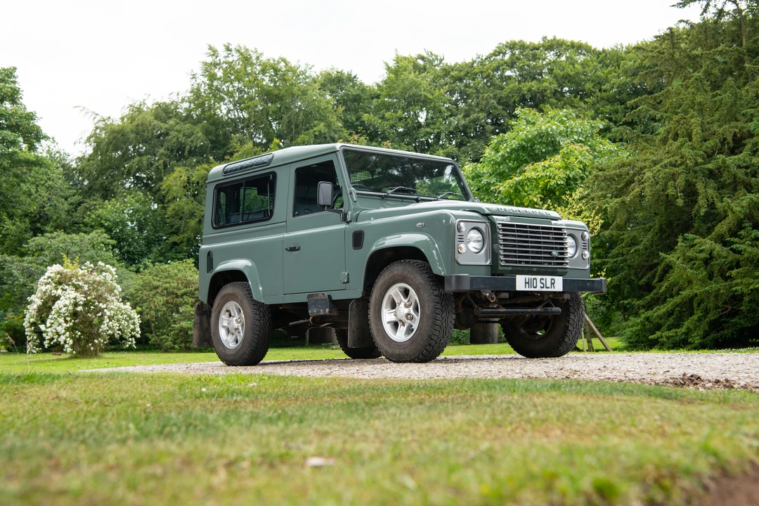 2016 Land Rover Defender 90 - Image 4 of 31