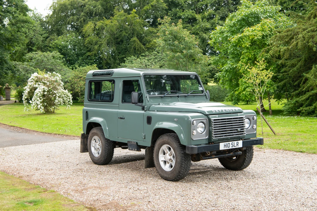 2016 Land Rover Defender 90 - Image 11 of 31