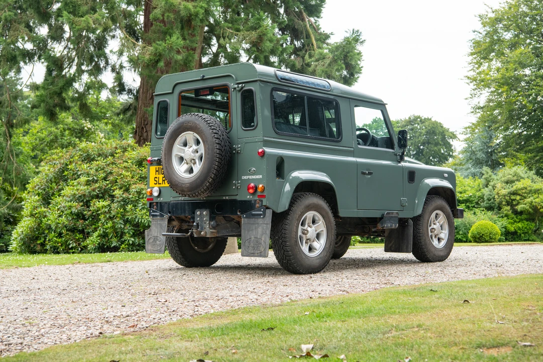 2016 Land Rover Defender 90 - Image 12 of 31