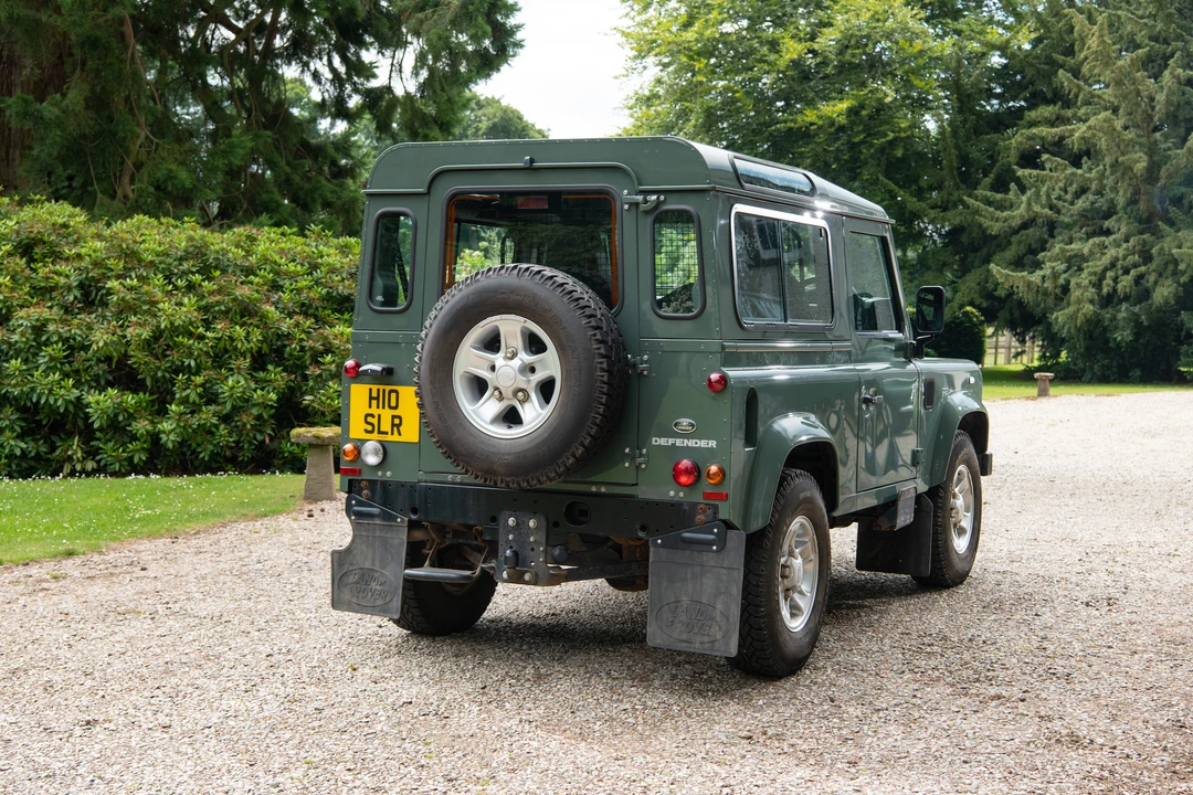 2016 Land Rover Defender 90 - Image 6 of 31