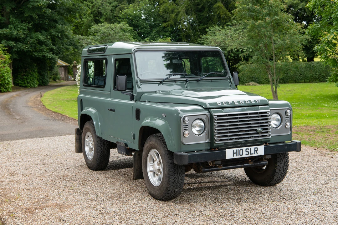 2016 Land Rover Defender 90 - Image 17 of 31