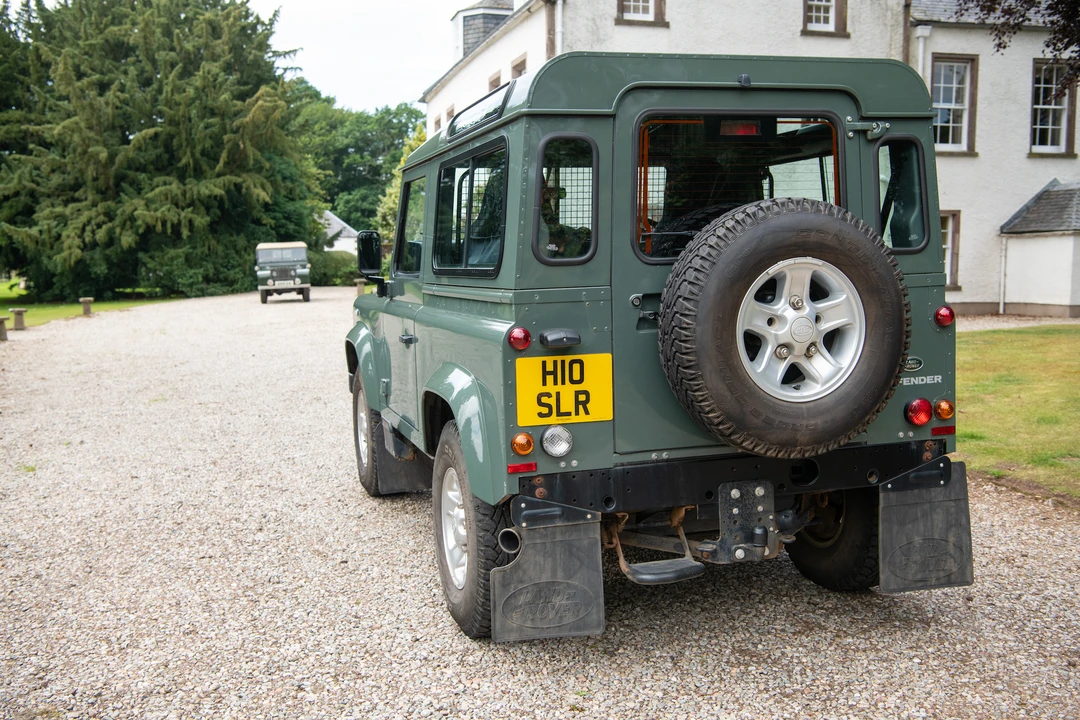 2016 Land Rover Defender 90 - Image 7 of 31