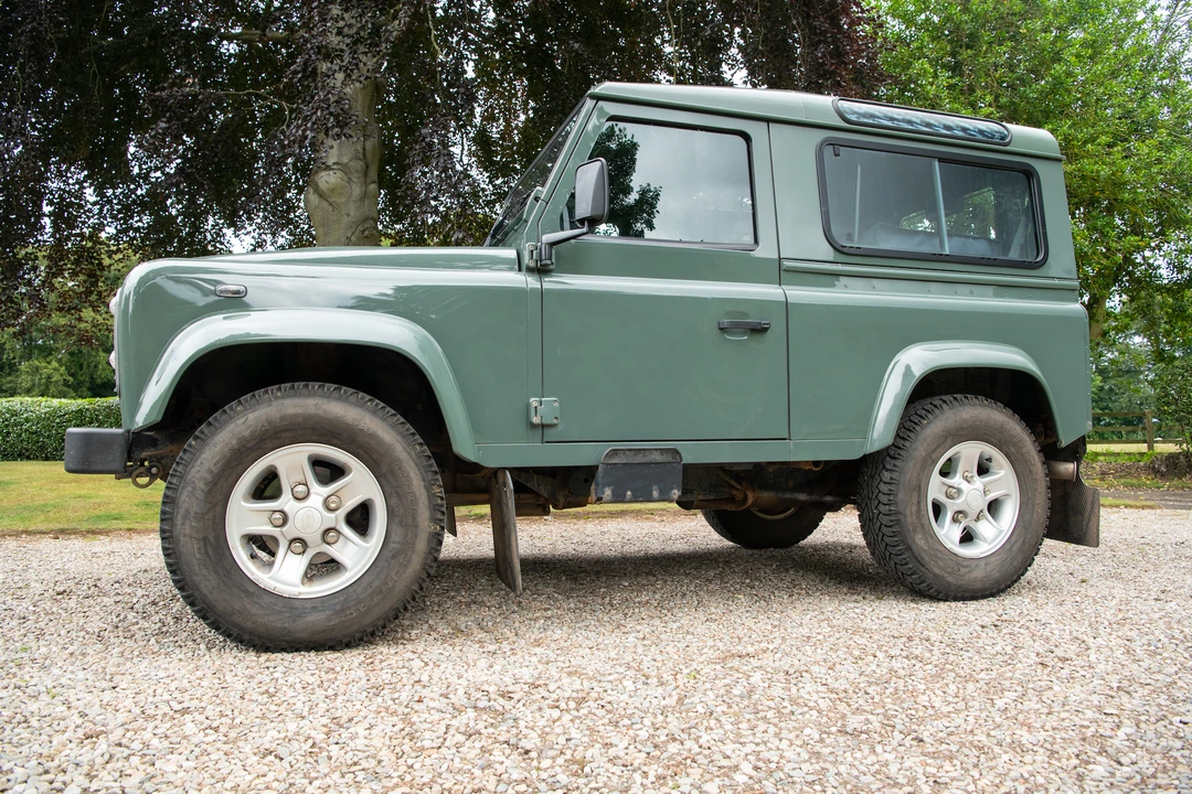 2016 Land Rover Defender 90 - Image 19 of 31