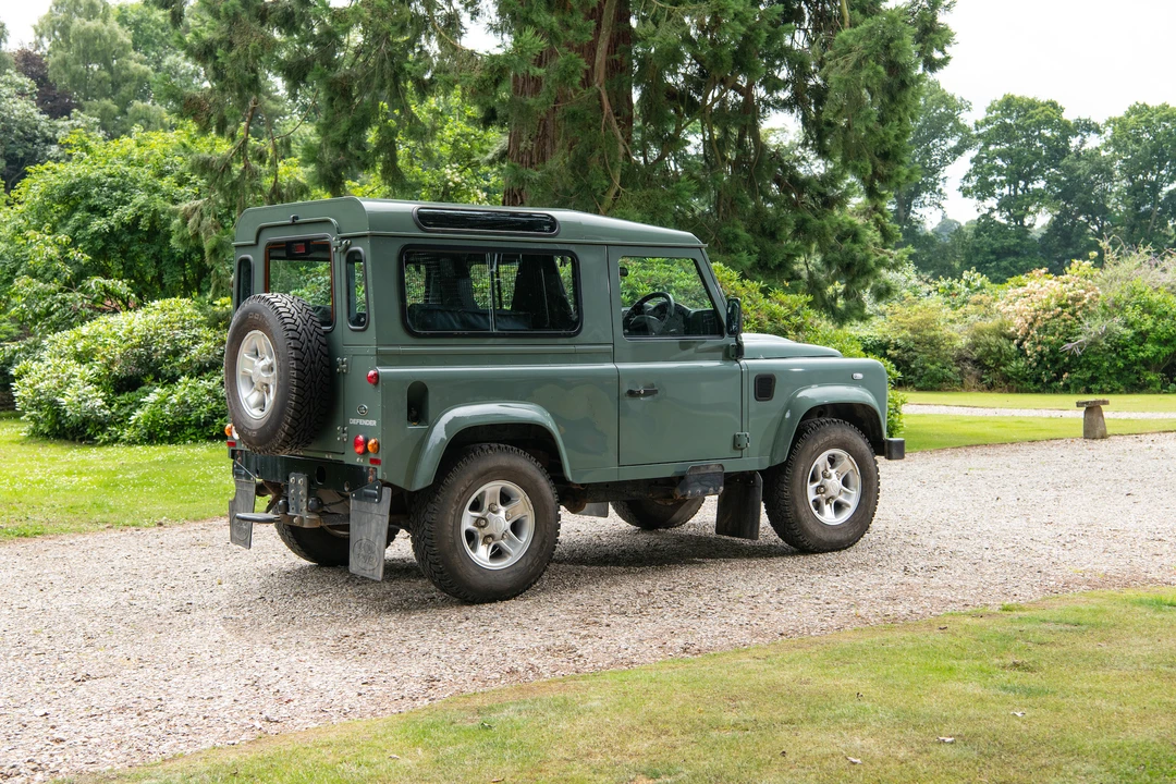 2016 Land Rover Defender 90 - Image 14 of 31