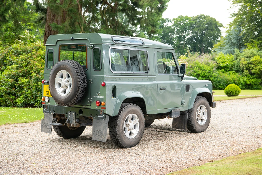 2016 Land Rover Defender 90 - Image 16 of 31