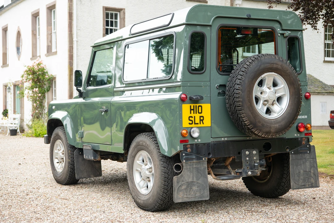 2016 Land Rover Defender 90 - Image 15 of 31
