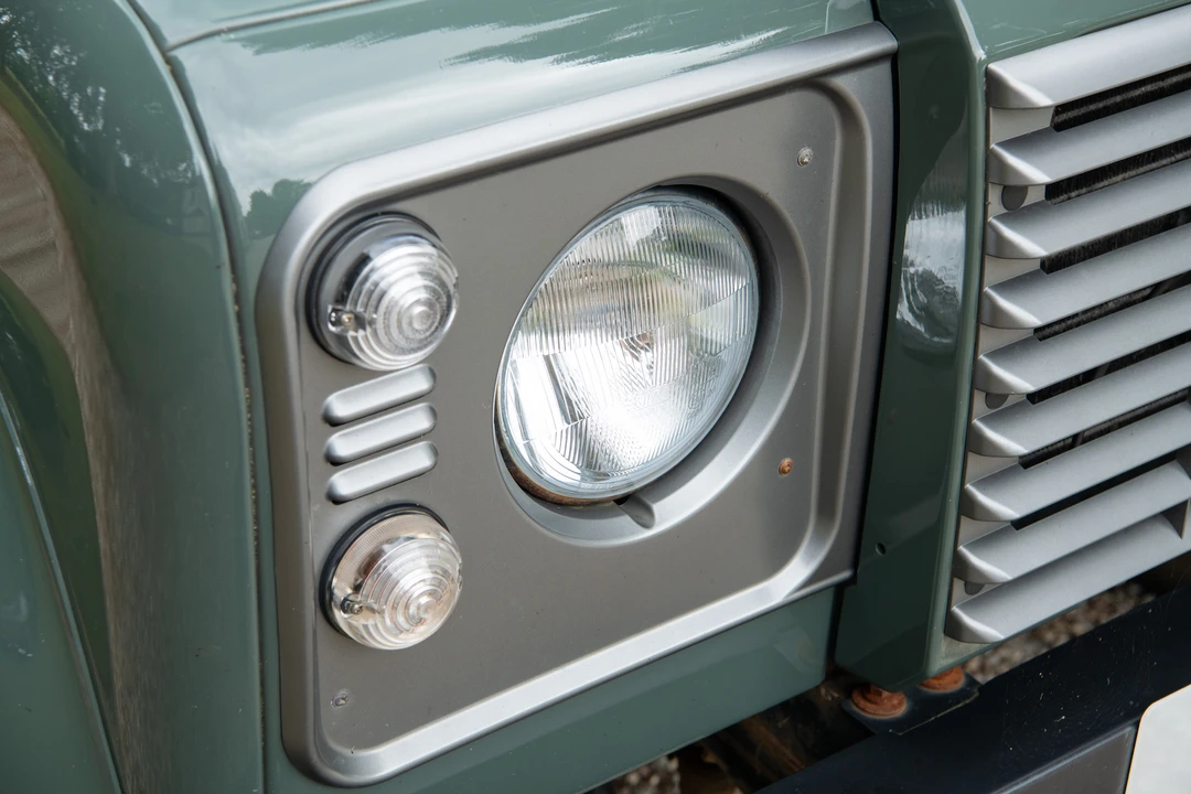 2016 Land Rover Defender 90 - Image 28 of 31
