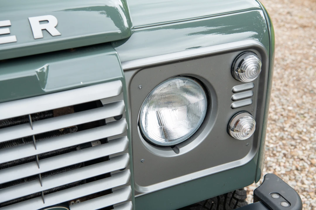2016 Land Rover Defender 90 - Image 29 of 31
