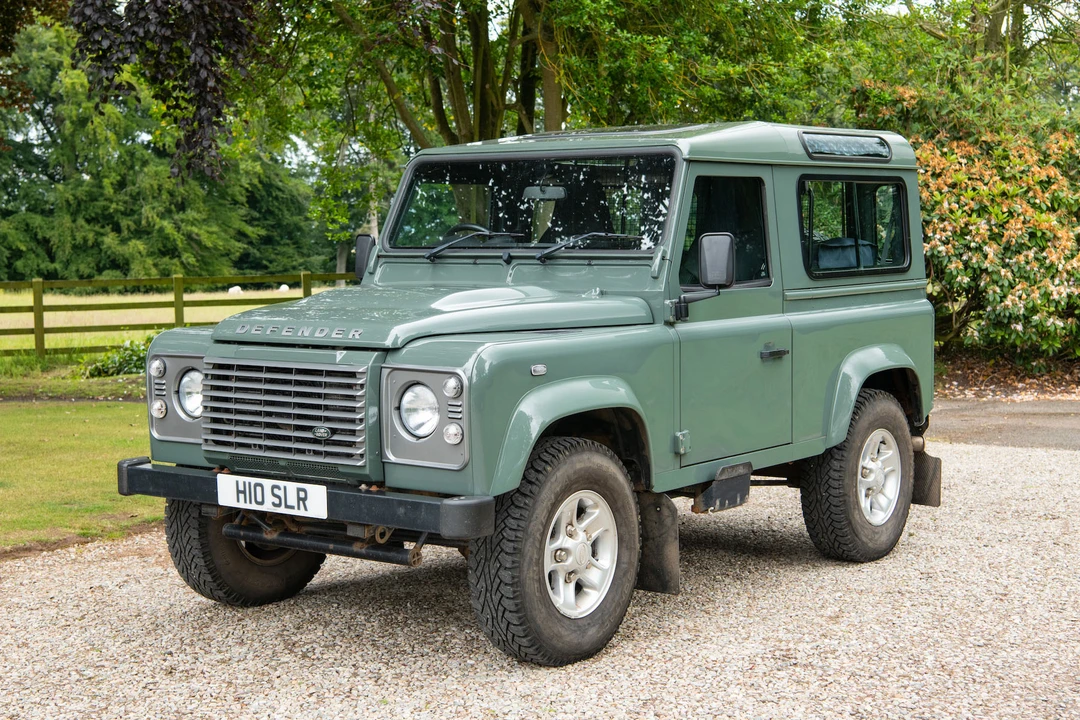 2016 Land Rover Defender 90 - Image 2 of 31