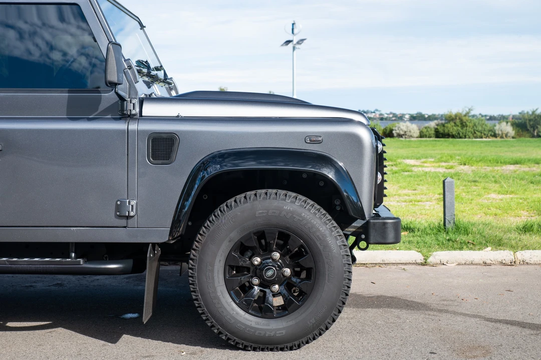 2016 Land Rover Defender 90 - Image 29 of 31