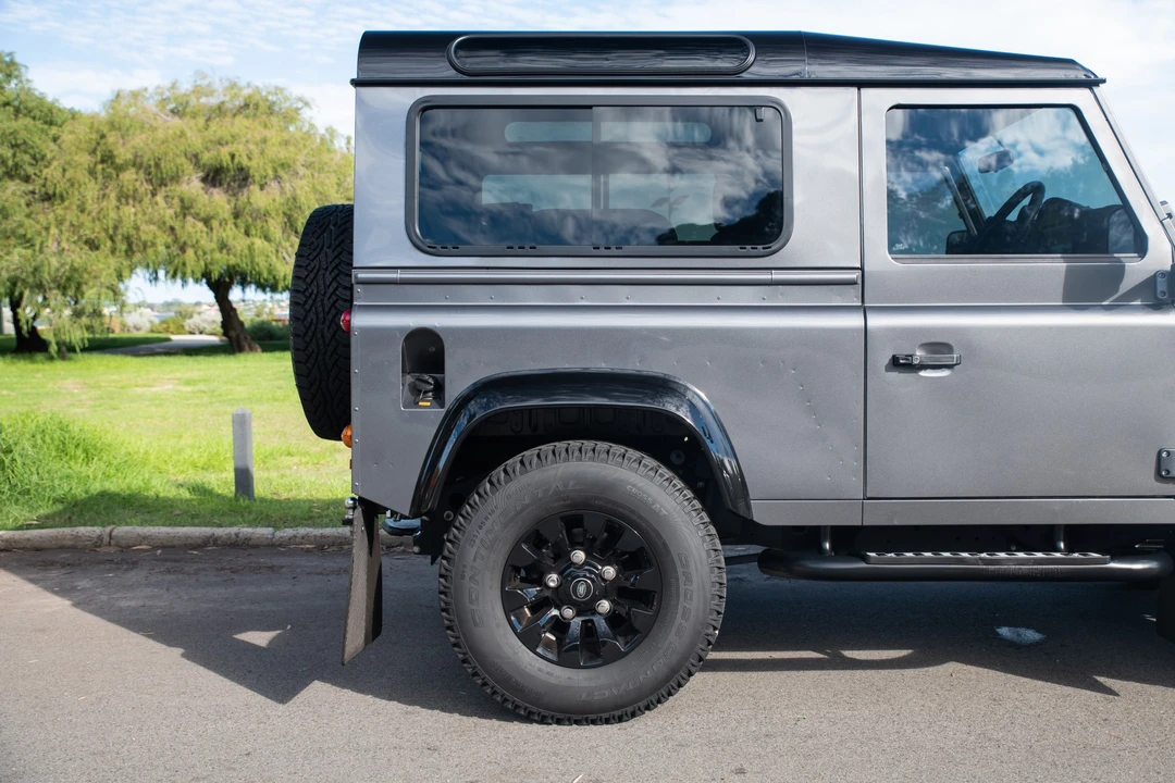 2016 Land Rover Defender 90 - Image 30 of 31