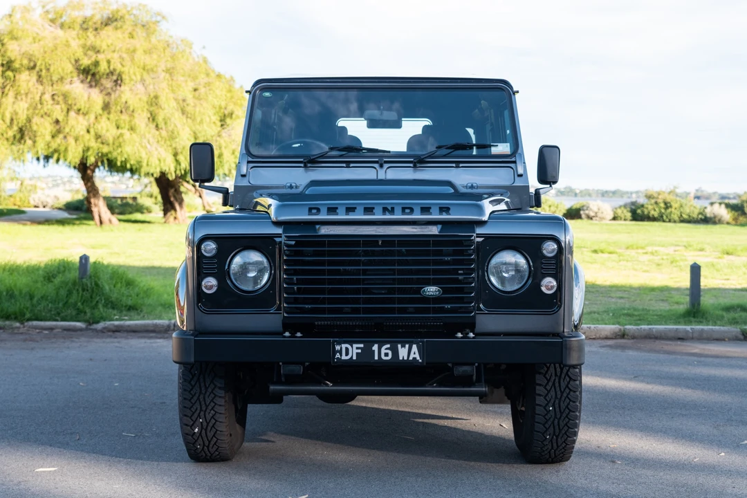 2016 Land Rover Defender 90 - Image 11 of 31