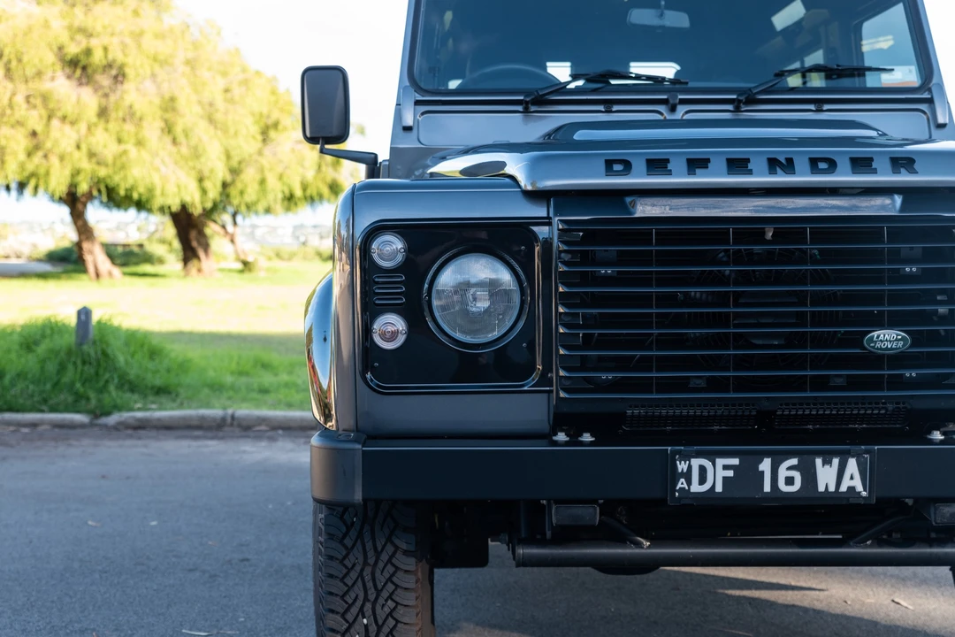 2016 Land Rover Defender 90 - Image 24 of 31
