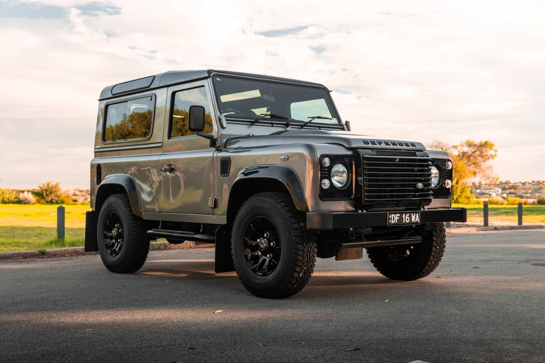 2016 Land Rover Defender 90 - Image 3 of 31