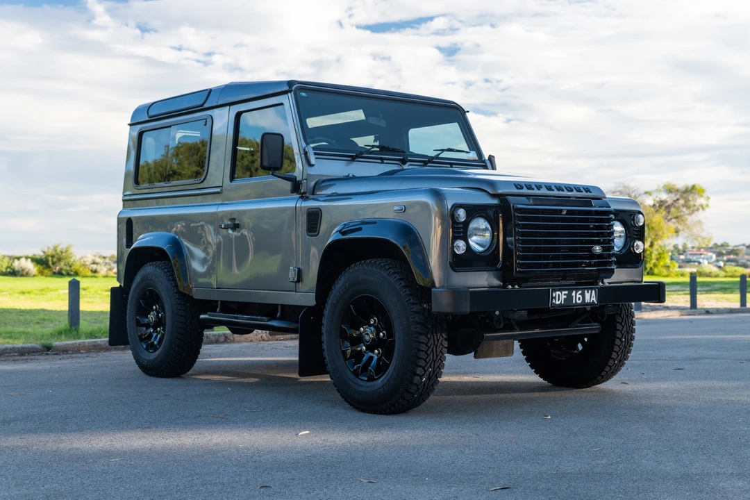 2016 Land Rover Defender 90 - Image 2 of 31