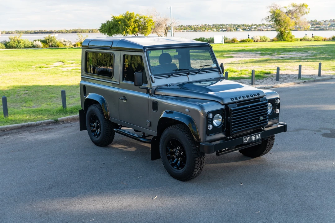 2016 Land Rover Defender 90 - Image 4 of 31