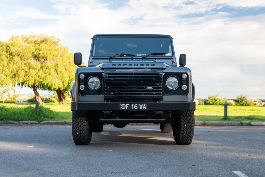 2016 Land Rover Defender 90 - Image 9 of 31