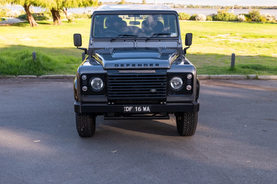 2016 Land Rover Defender 90 - Image 10 of 31