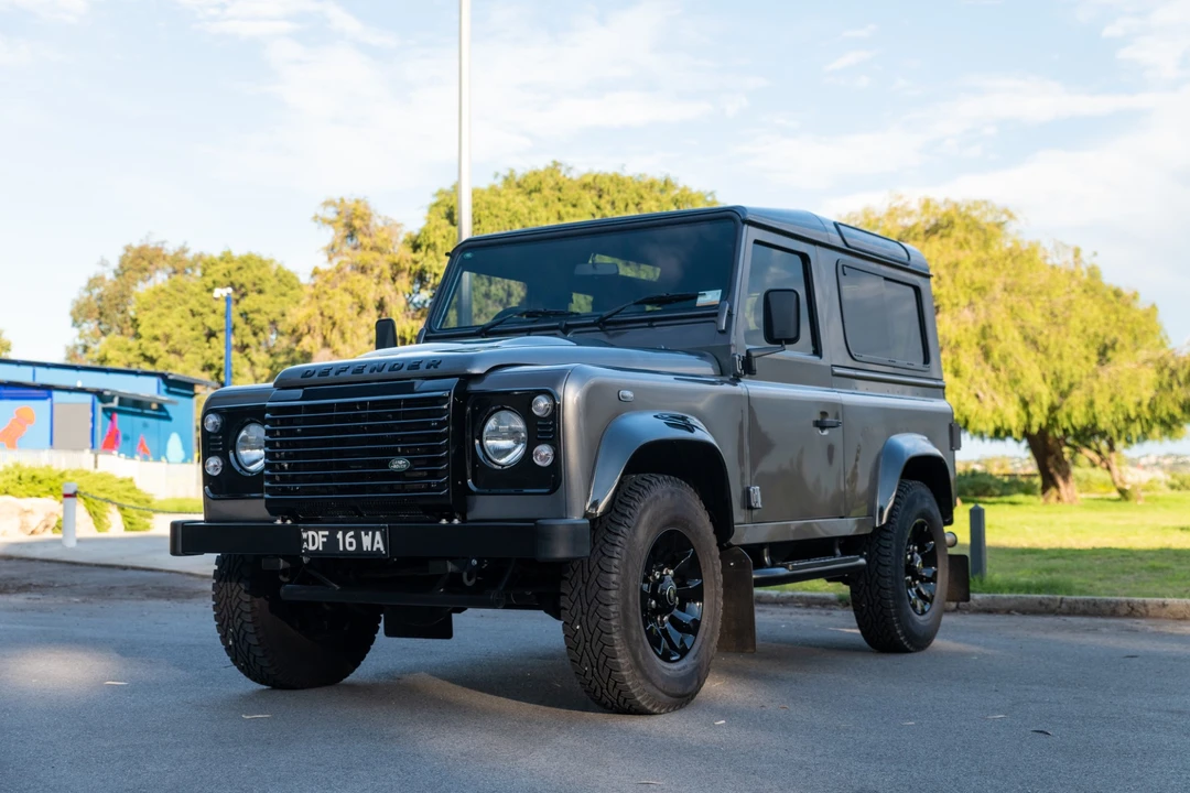 2016 Land Rover Defender 90 - Image 13 of 31