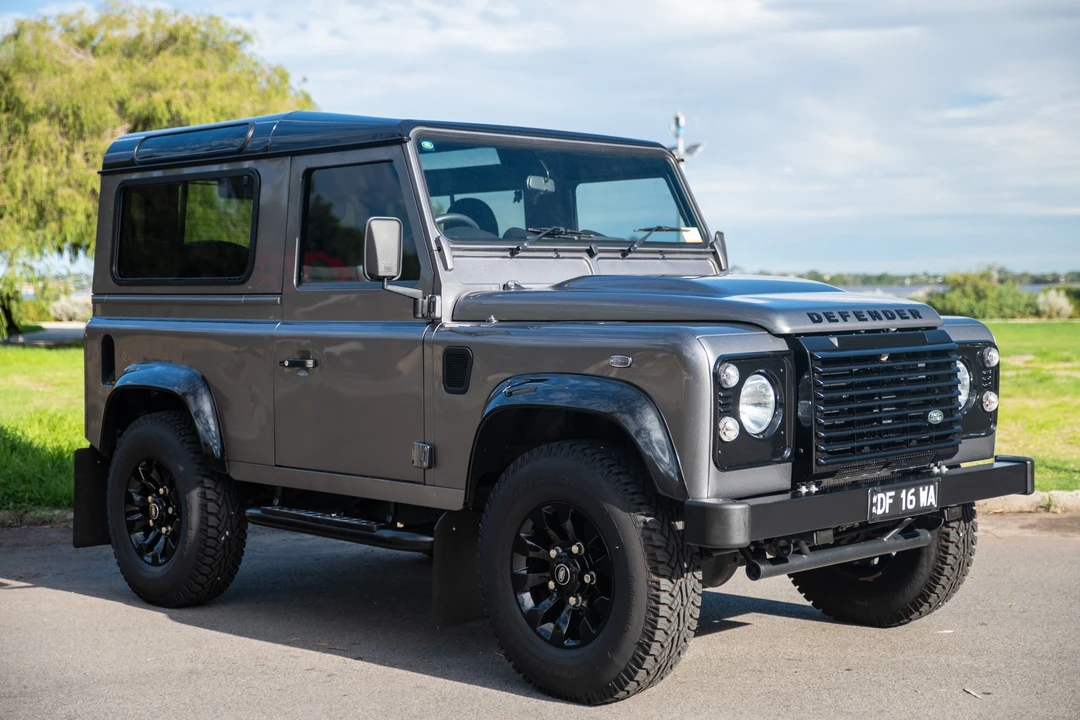 2016 Land Rover Defender 90 - Image 5 of 31