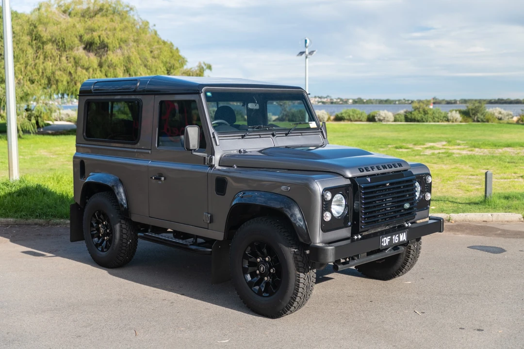 2016 Land Rover Defender 90 - Image 7 of 31