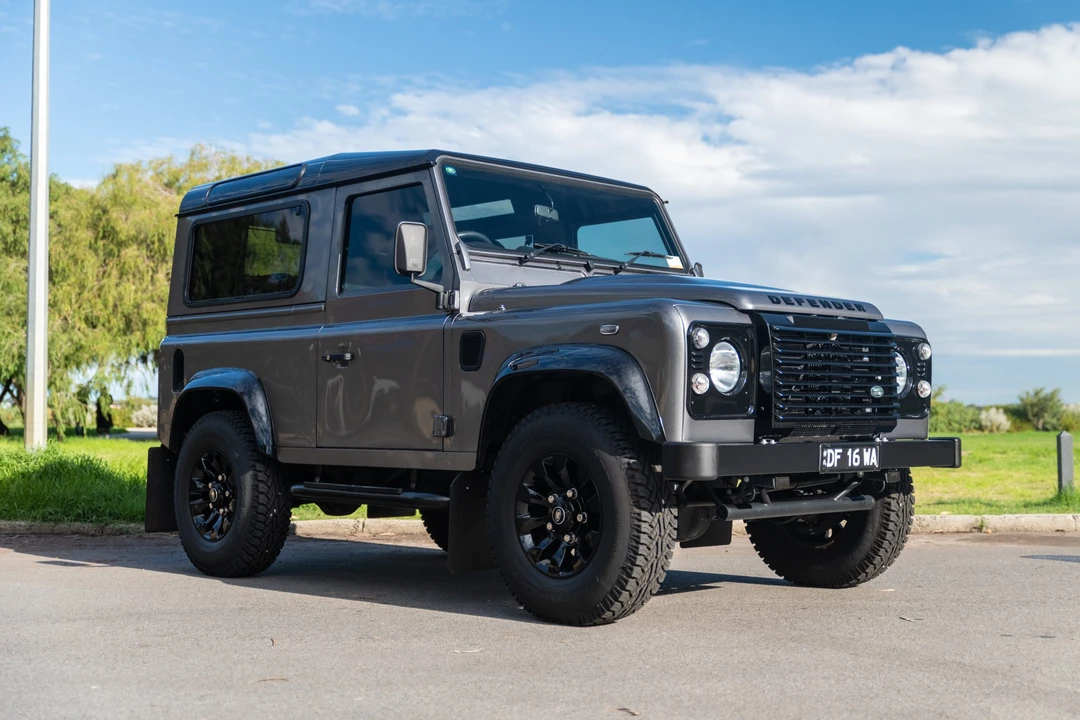 2016 Land Rover Defender 90 - Image 8 of 31