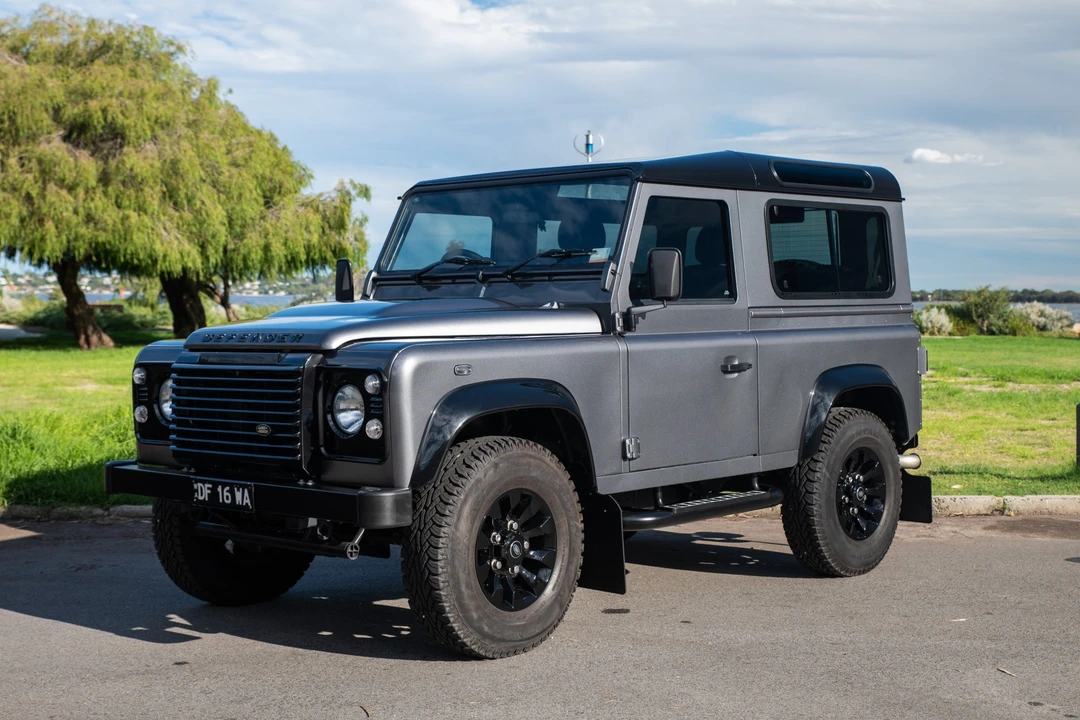 2016 Land Rover Defender 90 - Image 14 of 31