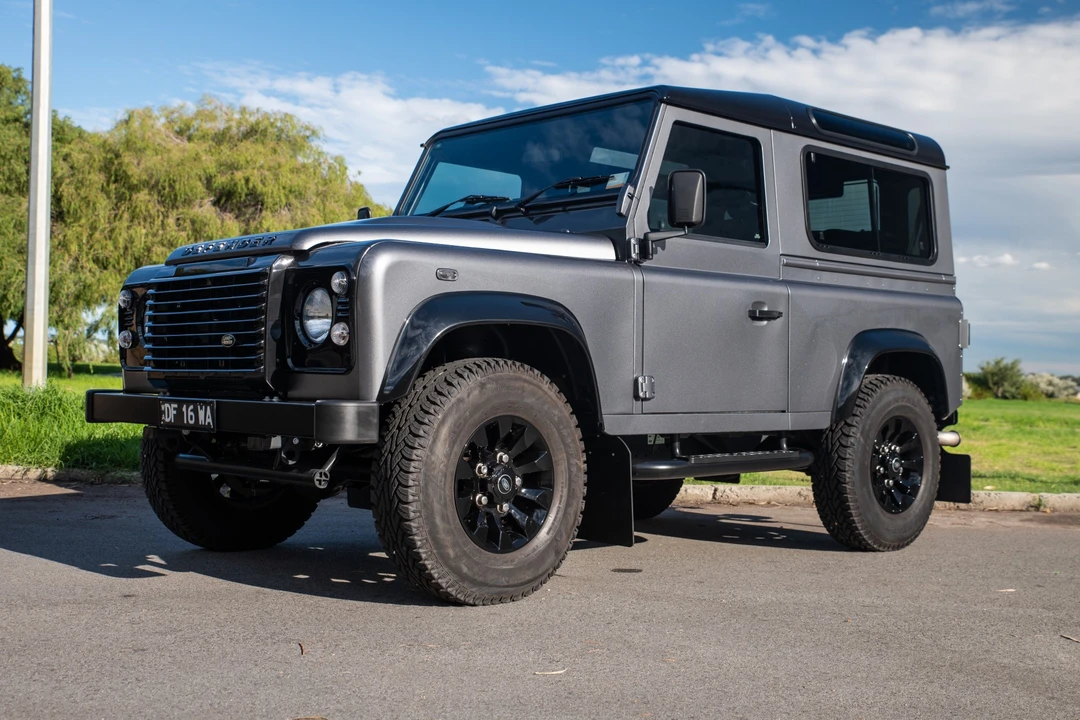2016 Land Rover Defender 90 - Image 16 of 31