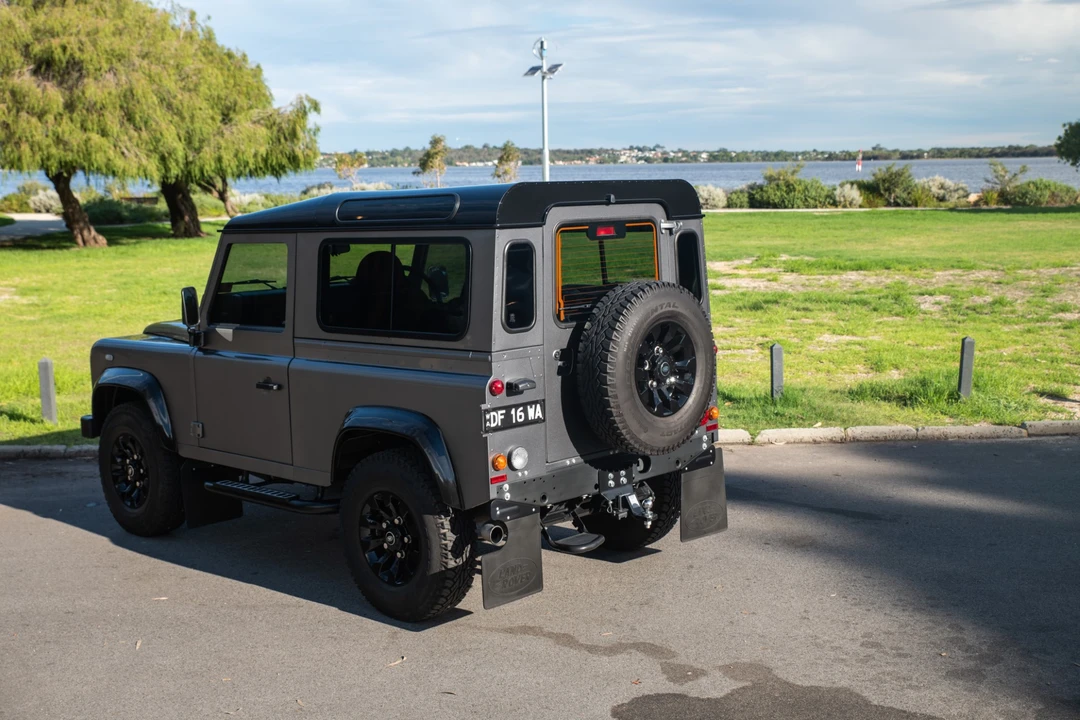 2016 Land Rover Defender 90 - Image 20 of 31