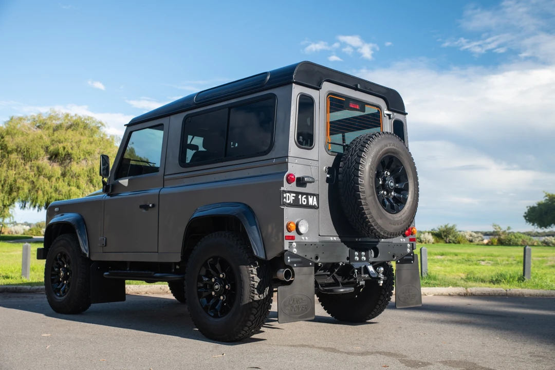 2016 Land Rover Defender 90 - Image 21 of 31