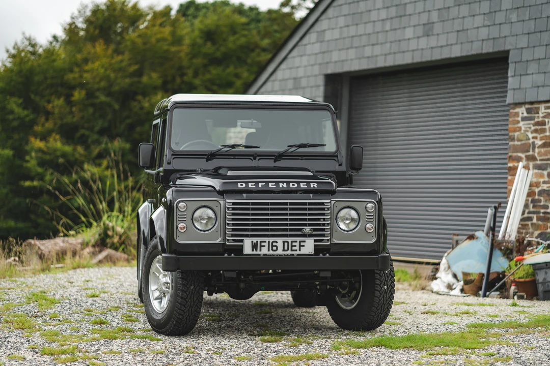 2016 Land Rover Defender 90 - Image 11 of 31