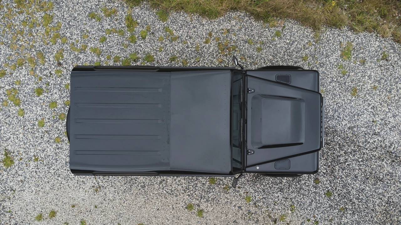 2016 Land Rover Defender 90 - Image 16 of 31