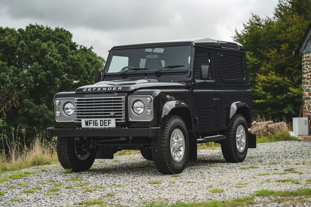 2016 Land Rover Defender 90 - Image 10 of 31