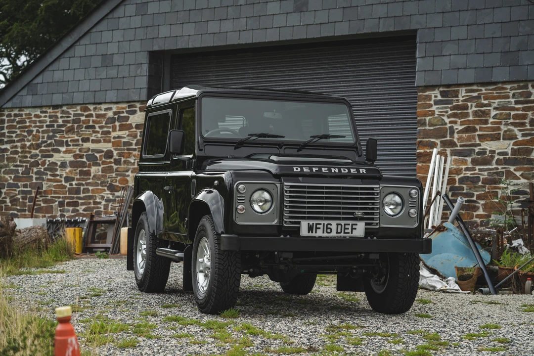 2016 Land Rover Defender 90 - Image 4 of 31