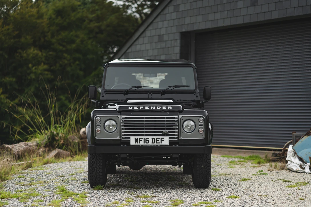 2016 Land Rover Defender 90 - Image 3 of 31