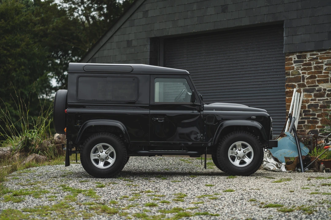 2016 Land Rover Defender 90 - Image 13 of 31
