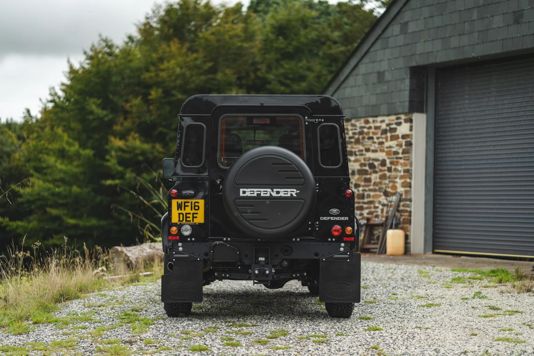 2016 Land Rover Defender 90 - Image 7 of 31