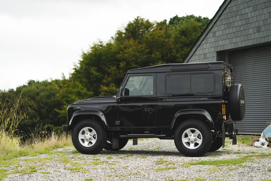 2016 Land Rover Defender 90 - Image 9 of 31