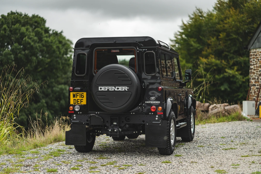 2016 Land Rover Defender 90 - Image 6 of 31