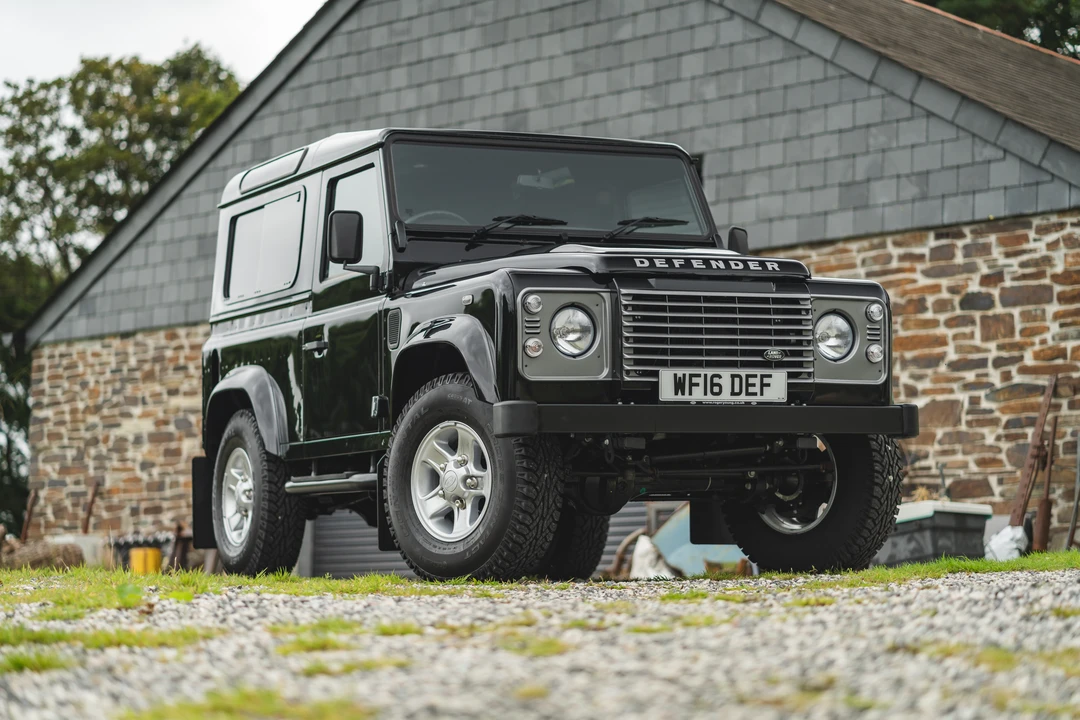 2016 Land Rover Defender 90 - Image 15 of 31