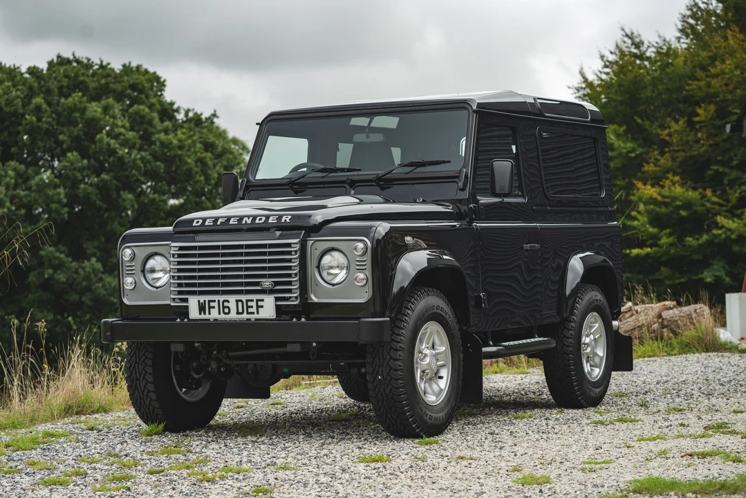 2016 Land Rover Defender 90 - Image 2 of 31