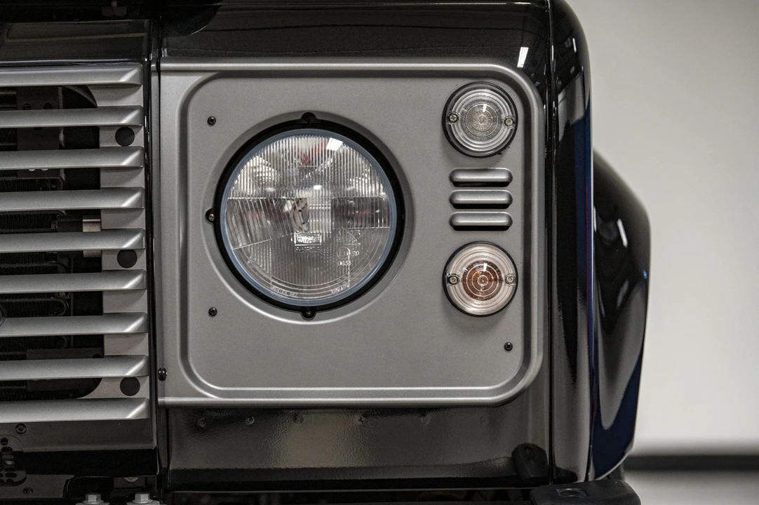 2016 Land Rover Defender 90 - Image 18 of 31