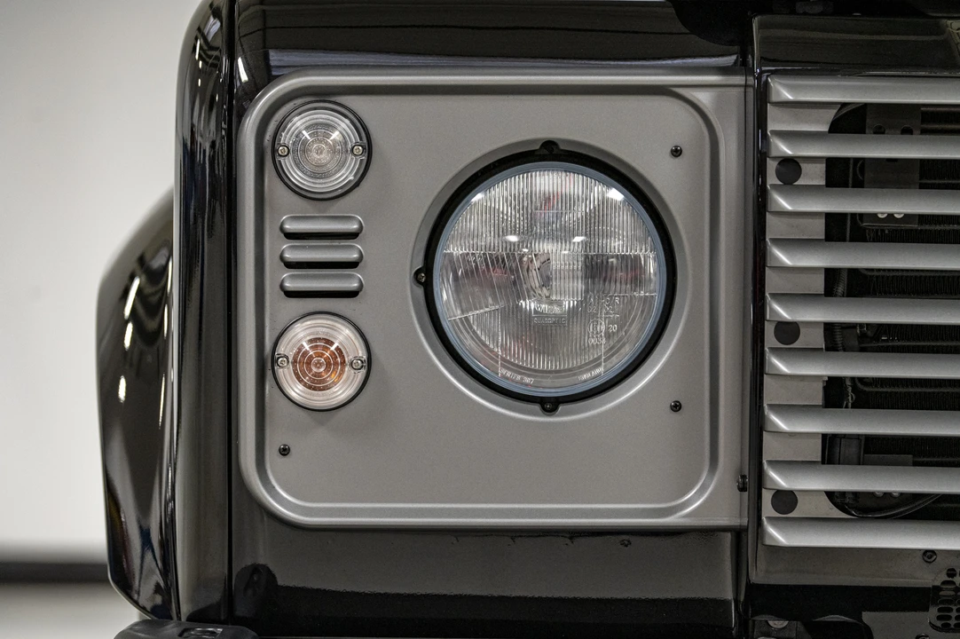 2016 Land Rover Defender 90 - Image 19 of 31
