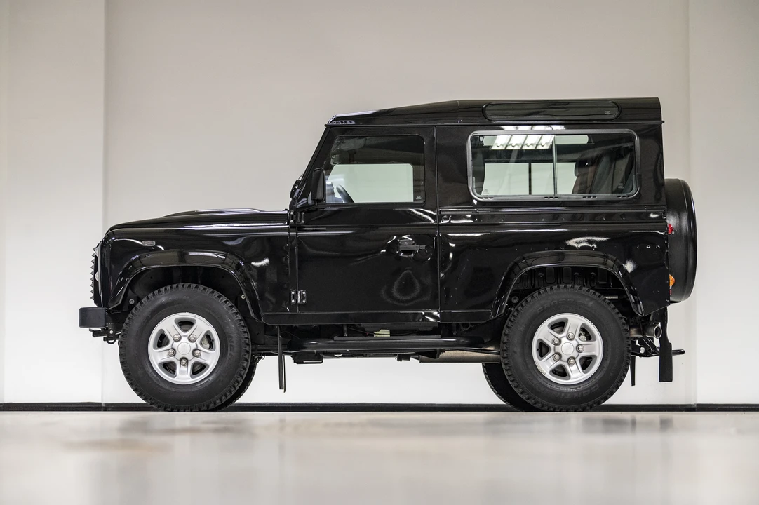 2016 Land Rover Defender 90 - Image 12 of 31