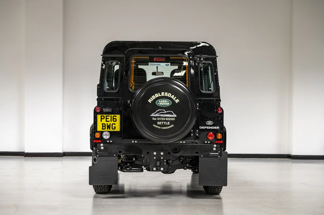 2016 Land Rover Defender 90 - Image 7 of 31