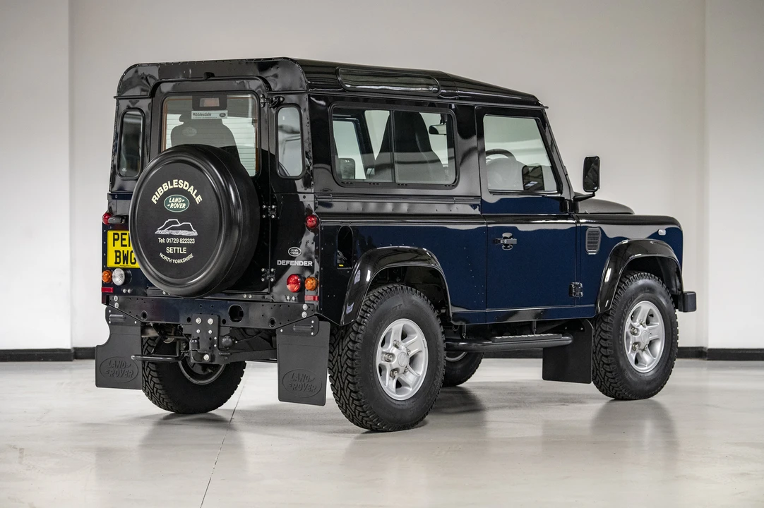 2016 Land Rover Defender 90 - Image 8 of 31