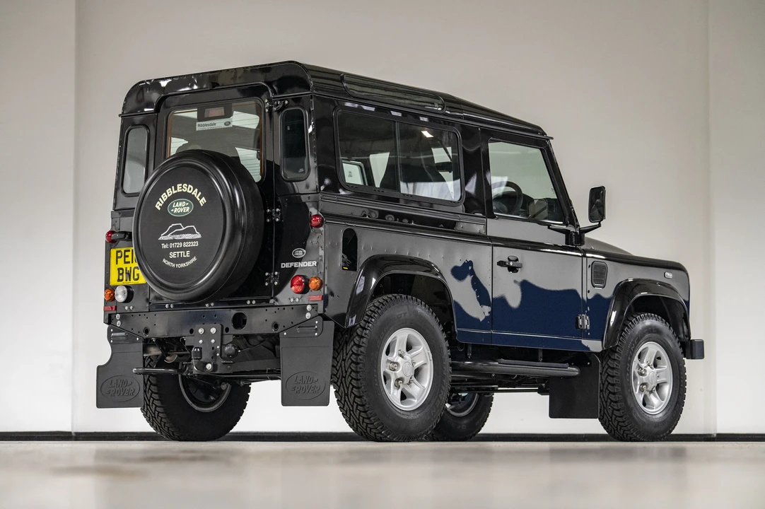 2016 Land Rover Defender 90 - Image 15 of 31