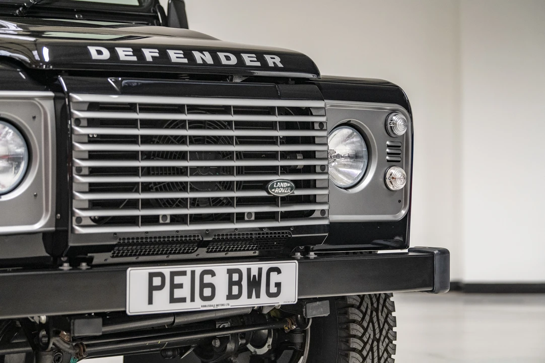 2016 Land Rover Defender 90 - Image 26 of 31